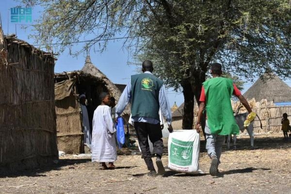 توزيع السلال الغذائية على المواطنين في السودان - واس
