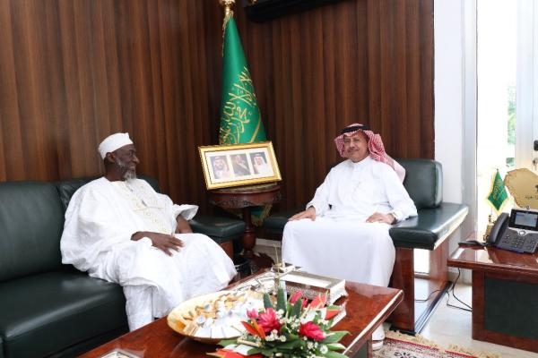 سفير المملكة لدى كوت ديفوار يلتقي رئيس مجلس الأئمة والمؤسسات السنية