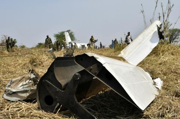 حطام طائرة الشحن التي سقطت بعد إقلاعها من مطار جوبا الدولي - رويترز