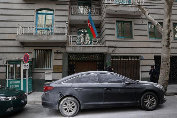 سفارة أذربيجان في طهران قبيل إجلاء موظفيها بعد الهجوم الإرهابي - رويترز