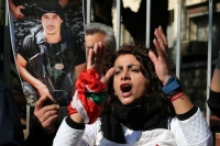 محتجون من عائلات ضحايا المرفأ أمام قصر العدل اللبناني - د ب أ