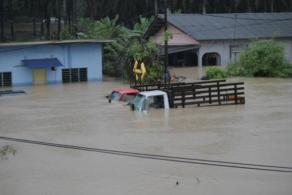 الفيضانات تودي بحياة 2729 شخصًا في ماليزيا - أرشيف د ب أ