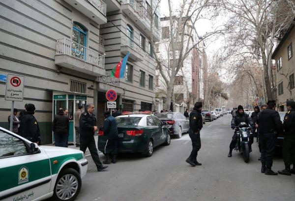 سفارة أذربيجان بعد الاعتداء الإرهابي عليها من قبل مسلح - اليوم