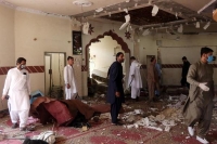 صورة أرشيفية لتفجير مسجد في باكستان - رويترز