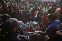 المصابون في حالة حرجة.. ارتفاع عدد قتلى انفجار مسجد بيشاور إلى 83