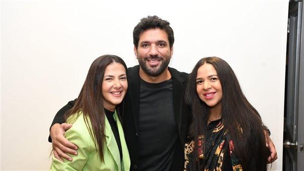 حسن الرداد مع زوجته إيمي سمير غانم وشقيقتها دنيا - صورة من حساب دنيا على إنستجرام
