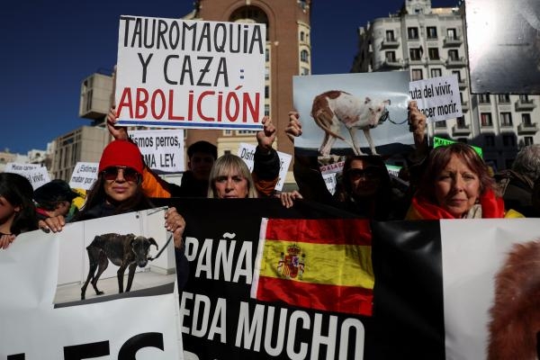 احتجاجات إسبانيا ضد قانون يتعلق بالحيوانات - رويترز 