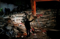 بعد زلزال تركيا.. فرق الإنقاذ تواصل البحث عن ناجين في مستشفى إسكندرون