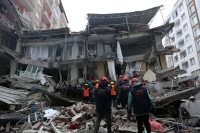 تركيا.. ارتفاع عدد ضحايا الزلزال إلى 2921 قتيلًا وقرابة 16 ألف مصاب