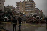 بعد الزلزال.. الصحة العالمية: قلقون إزاء مناطق تركية وسورية لا نعلم عنها شيئا