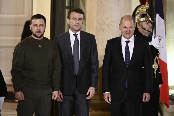 فرنسا وألمانيا تؤكدان إصرارهما على مساعدة أوكرانيا حتى النصر