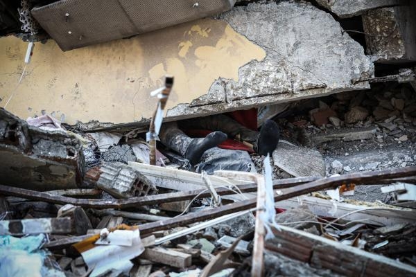 السوريون المتضررون من الزلزال المدمر في بلادهم وتركيا يحتاجون إلى 