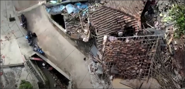  المدينة ضربها أكثر من ألف زلزال منذ الثاني من يناير - رويترز