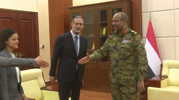 عضو مجلس السيادة الانتقالي السوداني يرحب بسفير مصر - اليوم