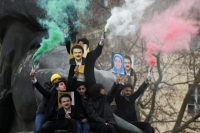 أنصار المقاومة الإيرانية بمسيرة دعم للانتفاضة من باريس - رويترز