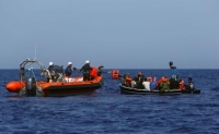 مصرع 73 مهاجرا بعد تحطم قارب قبالة سواحل ليبيا