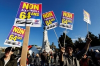متظاهرون ضد خطة فرنسا لرفع سن التقاعد- رويترز
