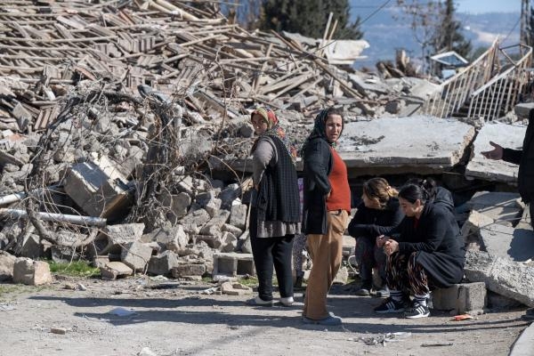تشرُّد عائلات تركية جراء الزلزال - رويترز