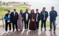 لاعبات ومنسوبي الفريق النسائي لكرة القدم بنادي الأهلي أثناء زيارتهم لبطولة أرامكو السعودية النسائية الدولية المق[5200]