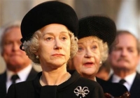 الممثلة البريطانية هيلين ميرين في دور الملكة إليزابيث الثانية - رويترز