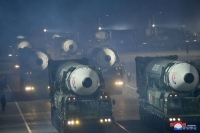 صواريخ معروضة خلال عرض عسكري بمناسبة الذكرى 75 لتأسيس جيش كوريا الشمالية- رويترز