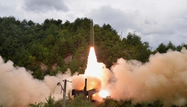 بعد إطلاق صاروخ باليستي.. تهديدات بعقوبات دولية أكثر صرامة ضد بيونج يانج