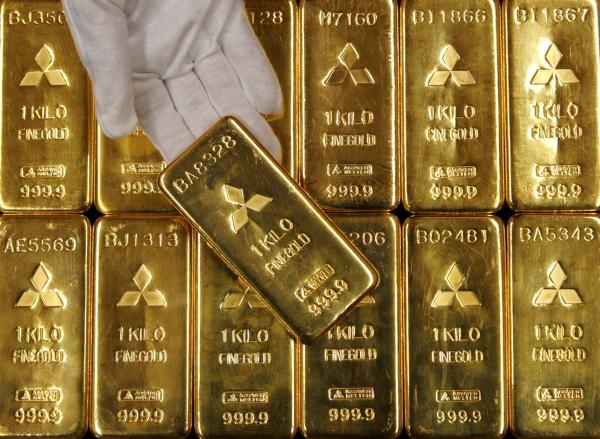 الذهب يهبط وسط مخاوف من ارتفاع سعر الفائدة
