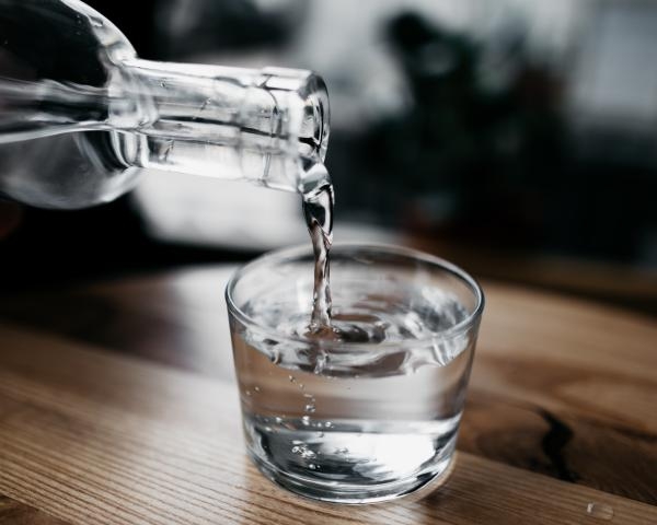 وزارة الصحة تنصح بشرب 6 - 8 أكواب من الماء يوميًا - مشاع إبداعي