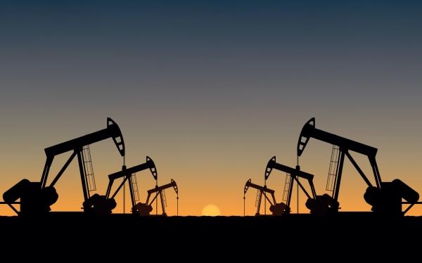 تراجع أسعار النفط اليوم بضغط من توقعات رفع الفائدة