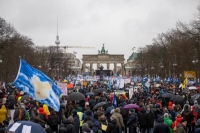 الآلاف يحتجون في برلين على تسليح أوكرانيا: نقترب من حرب عالمية ثالثة
