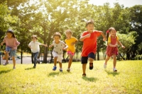 الرياضة تساعد الطفل على تنظيم الوقت بعد الرجوع من المدرسة - مشاع إبداعي