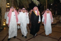 الأمير أحمد بن فهد بن سلمان لدى تقديمه واجب العزاء - اليوم