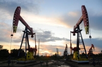 ارتفاع أسعار النفط بنحو 2% يوم الثلاثاء- رويترز