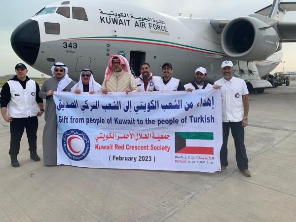 إقلاع الطائرة الـ13 من الجسر الجوي التابعة للقوة الجوية الكويتية - جمعية الهلال الأحمر الكويتي على تويتر