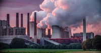 وكالة الطاقة: ارتفاع قياسي لانبعاثات الكربون المرتبطة بالطاقة في 2022