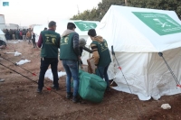 مركز الملك سلمان للإغاثة والأعمال الإنسانية يوزع مساعدات إيوائية- واس