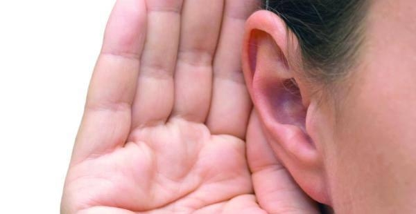 منظمة الصحة العالمية تحذر من الأجهزة الصوتية على الأذن - مشاع إبداعي
