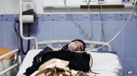 إحدى الطالبات الإيرانيات اللاتي أصبن بأعراض تسمم - رويترز