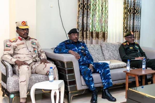 أعضاء اللجنة الأمنية السودانية في اجتماعهم بنائب رئيس السيادي - اليوم