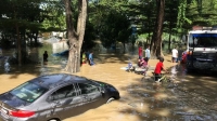 استمرار هطول الأمطار يؤدي إلى عرقلة عمليات الإغاثة في ماليزيا - رويترز