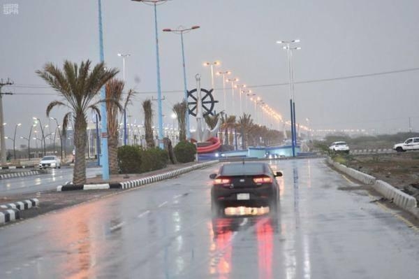طقس السعودية اليوم.. أمطار رعدية مع رياح نشطة تؤثر بالرؤية