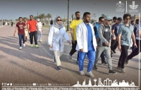 مشاركون من الجهات الحكومية والقطاعات الخاصة والرياضيين في فعالية اليوم الوطني للمشي- حساب أمانة الشرقية على تويتر
