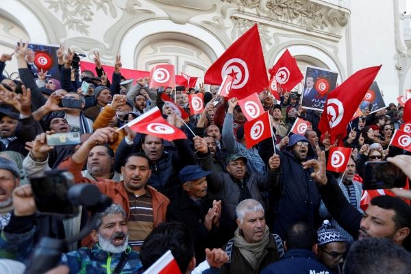 مظاهرات في تونس تطالب بتنحي الرئيس - رويترز