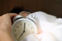 ما العلاقة بين النوم مبكرا وانخفاض الوزن؟ دراسة تجيب