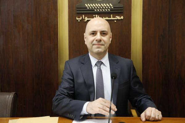لا يحظى بالأكثرية.. نائب لبناني ينتقد مرشّح 