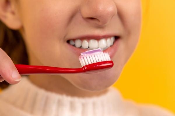 هل تنظف أسنانك وفمك بطريقة صحيحة؟ اعرف نصائح الخبراء