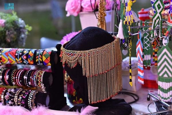 المشغولات اليدوية الجيزانية تجذب زوار مهرجان شتاء جازان- واس