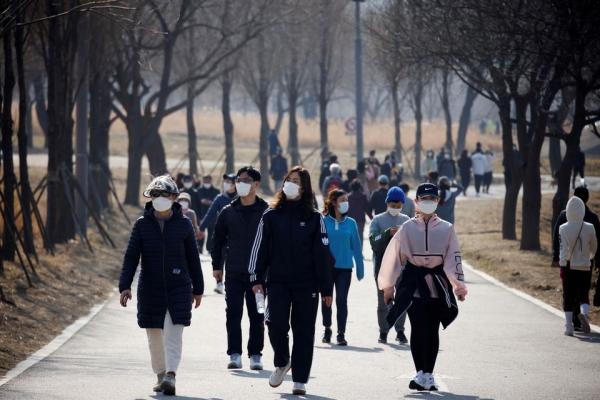 كوريا الجنوبية تسجل 10 آلاف إصابة جديدة بكورونا