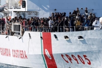 إيطاليا تًنقذ أكثر من ألف مهاجر على سواحلها