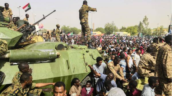 بعض الجهات حاولت الطعن في قومية الجيش السوداني ودوره بالثورة - اليوم